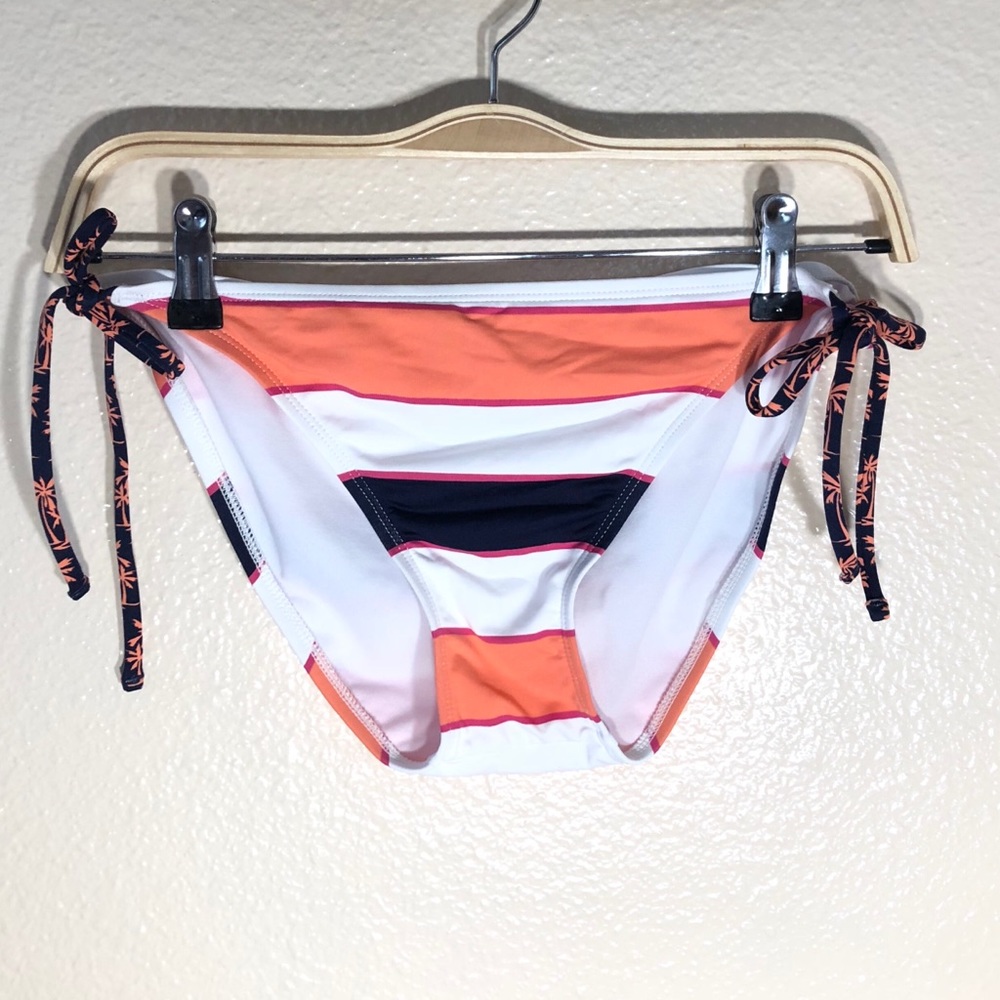 ⚠️SOLD⚠️Tommy Bahama Tie Side Bikini Bottom Size M